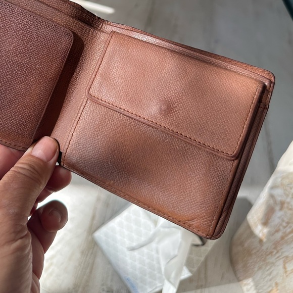 Louis Vuitton Monogram Canvas vintage wallet. Pre-loved purchased on Real Real - Picture 5 of 16